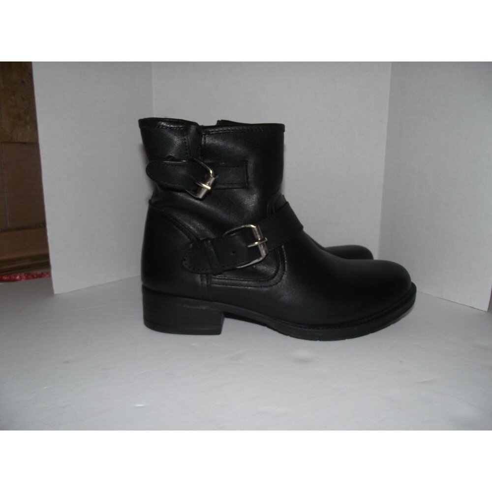 Steve Madden Black Buckled Ankle Boots With Side Zipper  Women's Size 7